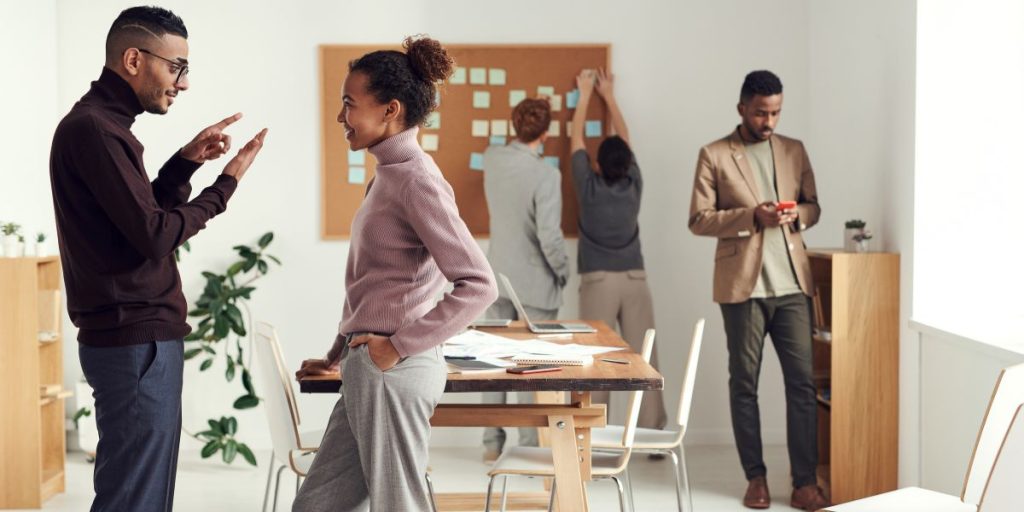 connaître une personne