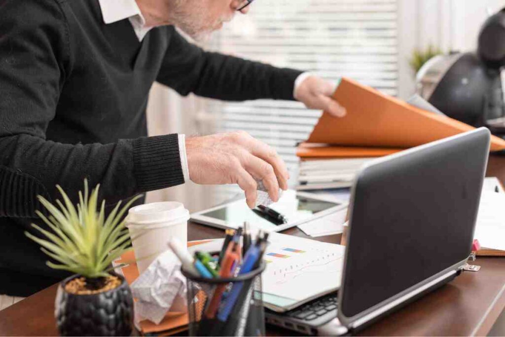 savoir si on est bénéficiaire d'une assurance vie en cherchant dans les documents du défunts